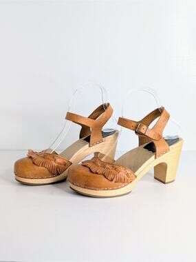 Swedish Hasbeens Mary Jane Clogs 38 Tan Cognac Leather Fringe Ankle Strap Sandal
